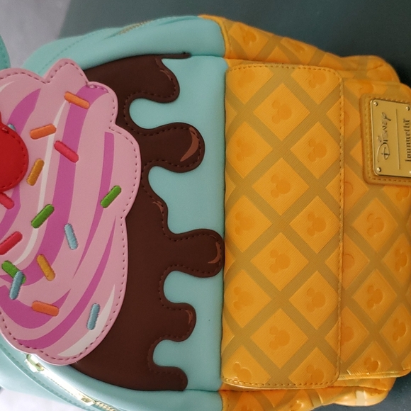 Loungefly cupcake backpack with wallet - Picture 3 of 6